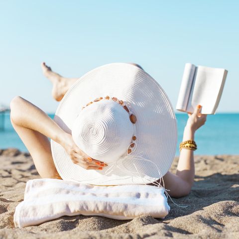 Urlaubslektüre genießen Sie am besten am Strand.