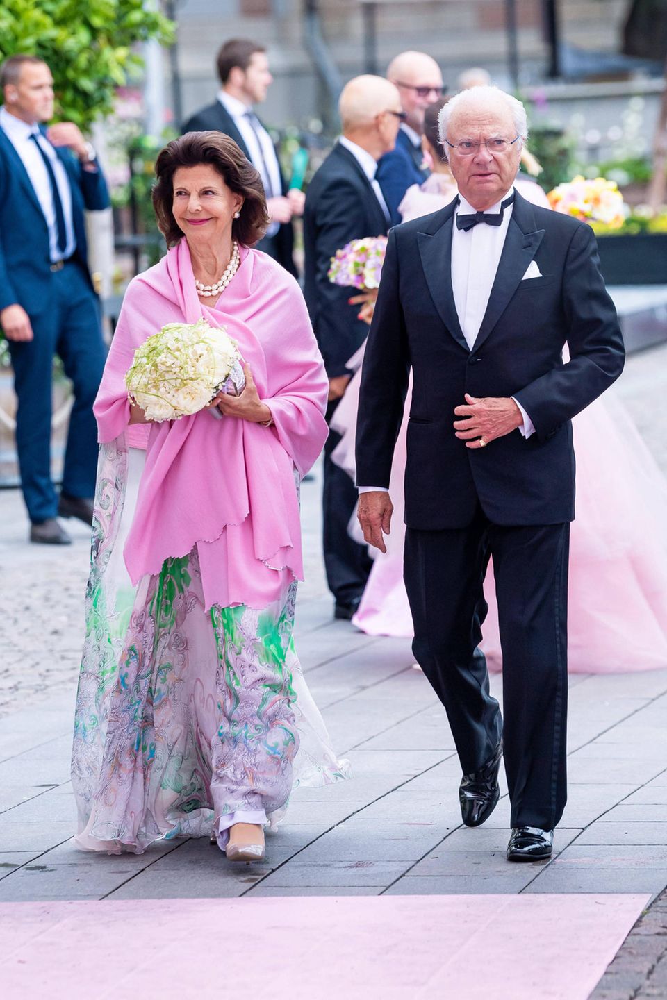 Seit 1992 vergibt König Carl Gustaf den Preis für herausragende Leistungen auf dem Gebiet der Musik, jeweils an einen klassischen Musiker sowie an einen Popkünstler. Zur Verleihung begleitet ihn seine Frau Königin Silvia. Seit 1992 vergibt König Carl Gustaf den Preis für herausragende Leistungen auf dem Gebiet der Musik, jeweils an einen klassischen Musiker sowie an einen Popkünstler. Zur Verleihung begleitet ihn seine Frau Königin Silvia.