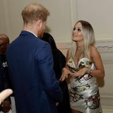 Beim "Sentebale Audi Concert" im Hampton Court Palace in Molesey trifft Rita Ora auf Prinz Harry.