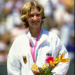 1984 siegt die erst 15-Jährige im Dameneinzel bei den Olympischen Spielen in Los Angeles als jüngste Teilnehmerin des Feldes.