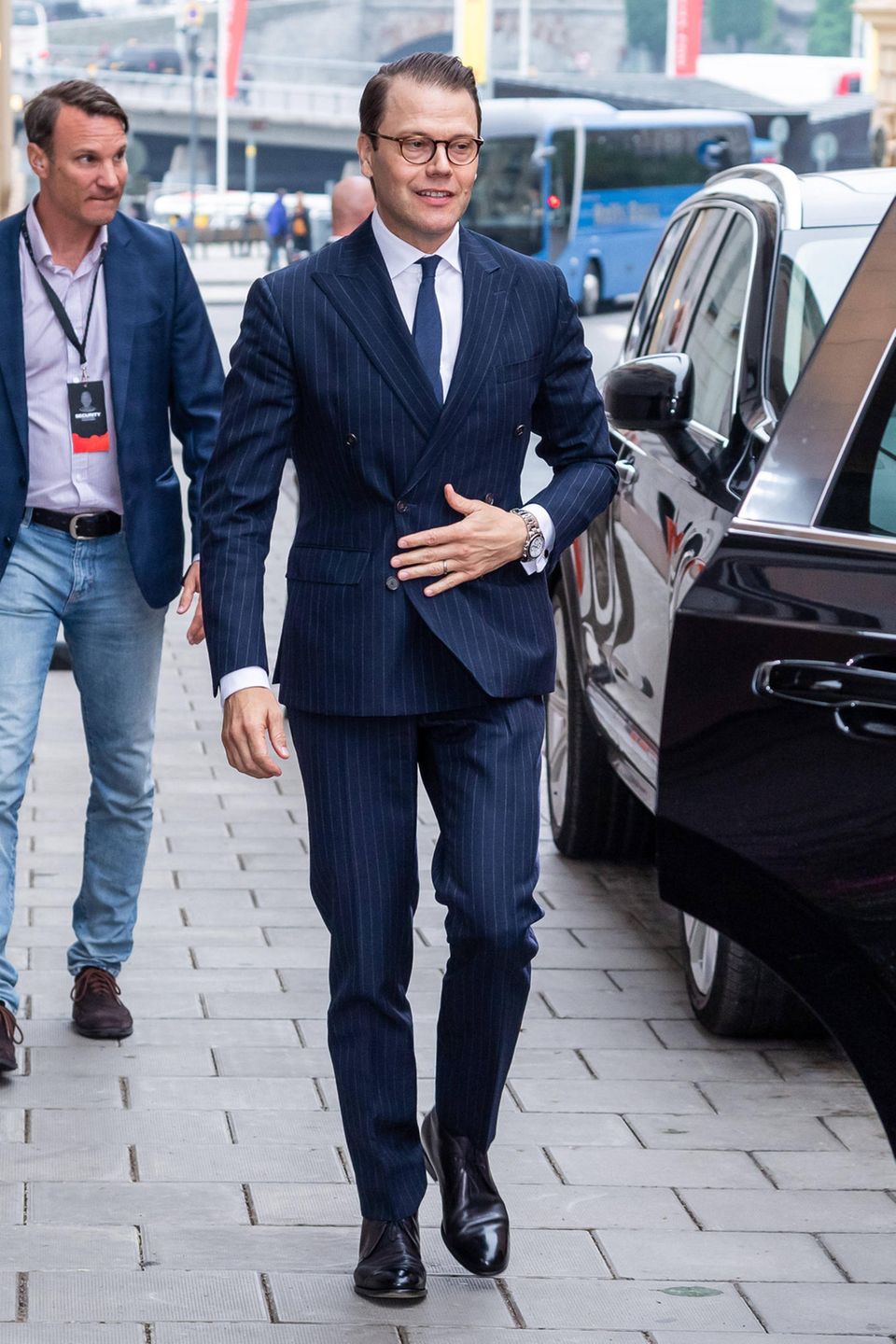 Prinz Daniel ist bei der Veranstaltung am 13. Juni in Stockholm mal alleine im Auftrag der schwedischen Krone unterwegs. Er begleitet seinen Schwager und dessen Frau. 