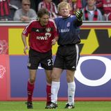 Im September 2002 packt Oli Kahn dem damaligen Bayer-Leverkusen-Spieler Thomas Brdaric am Genick. Brdaric sagt später, er habe "Todesangst" gespürt.