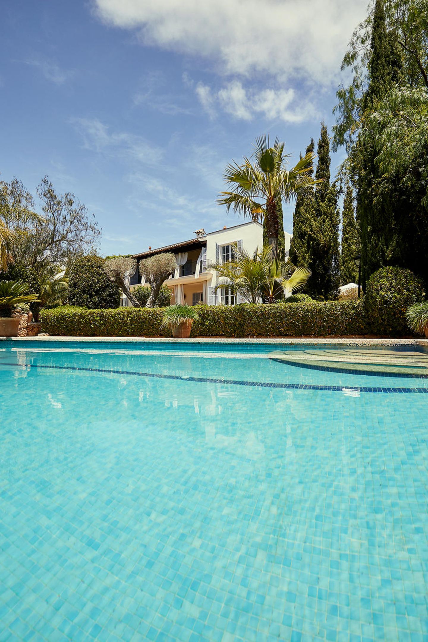 Vor 20 Jahren kaufte Guido Maria Kretschmer diese Finca, keine halbe Stunde von Palma de Mallorca entfernt. Er und sein Frank feierten hier viele Feste mit prominenten Gästen. Hollywood-Star Goldie Hawn liebte vor allem den Pool.