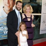 In 2005 kommt Maude Apatow zusammen mit ihren berühmten Eltern, Leslie Mann und Jude Apatow, auf den roten Teppich. Sie ist damals sieben Jahre alt und geht der Mama gerade einmal bis zur Taille.
