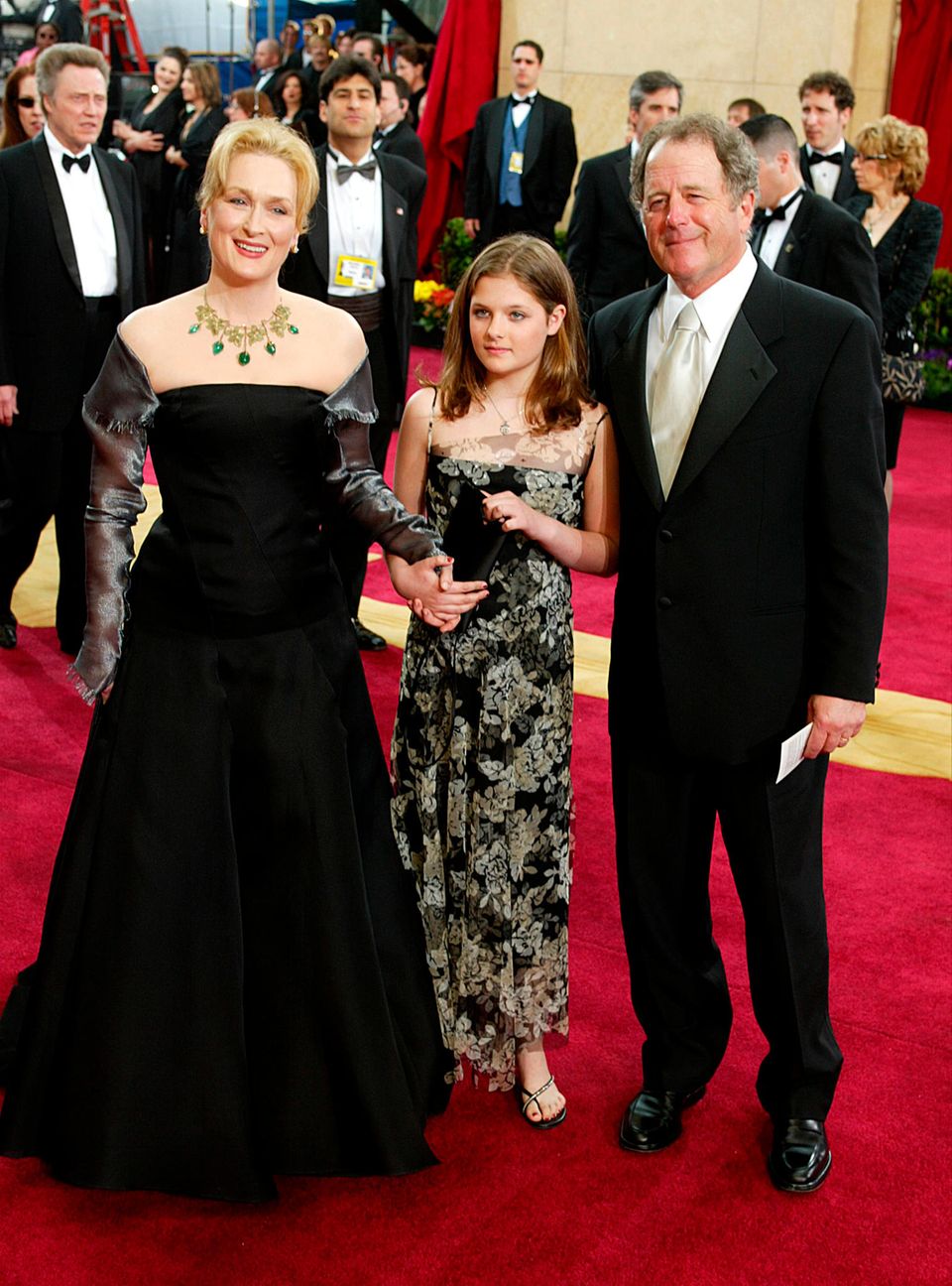 Treue Begleiter auf dem roten Teppich: Meryl Streep kommt 2003 mit ihrer Familie zur Oscar-Verleihung.