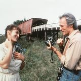 Ihre Darstellung in "Die Brücken am Fluß" bringt Meryl Streep 1996 erneut eine Oscar-Nominierung als beste Hauptdarstellerin ein. Regisseur, Produzent und männlicher Hauptdarsteller des Dramas ist Clint Eastwood.