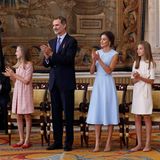 19. Juni 2019  Am fünften Jahrestag der Krönung ihres Vaters begleiten Prinzessin Sofía und Prinzessin Leonor König Felipe und Königin Letizia zur feierlichen Verleihung eines Ehrenordens.