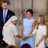 19. Juni 2019  Prinzessin Sofía übt schon mal das königliche Händeschütteln.
