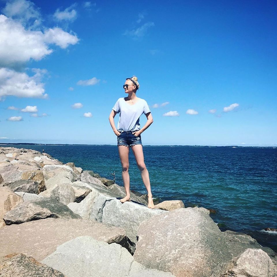 22. Juni 2019 Model Franziska Knuppe lässt sich an der Ostsee den Wind um die Nase wehen. 22. Juni 2019 Model Franziska Knuppe lässt sich an der Ostsee den Wind um die Nase wehen.