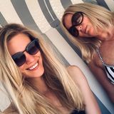 Larissa Marolt alias "Alicia Lindbergh"  Die Schauspielerin, die von August 2017 bis Oktober 2018 bei "Sturm der Liebe" als Traumfrau zu sehen war, zeigt sich hier nicht etwa mit ihrer Schwester – sondern mit ihrer Mutter Elke. Mit ihr genießt Larissa Marolt einen Tag an der Ostsee. 