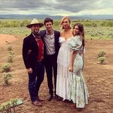 Karlie Kloss und Jared Kushner sind bereits seit 8 Monaten verheiratet, jetzt feierte das Paar aber eine zweite Hochzeitsparty ganz im Wild-West-Style. Auf einer Ranch im Wyoming konnten so illustre Gäste wie Katy Perry, Orlando Bloom Derek Blasberg und Dasha Zhukova, die dieses Bild postete, ihre inneren Cowboys und Cowgirls rauslassen.