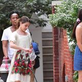 24. Juni 2019   In New York wird Katie Holmes' und Tom Cruises Tochter beim Spazieren mit ihrem Hund gesichtet. Dabei fällt auf, dass Suri Cruise gerne als Vorbild vorangeht ...