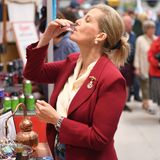 26. Juni 2019  Gräfin Sophie probiert bei der "Royal Norfolk Show" einen Gin.