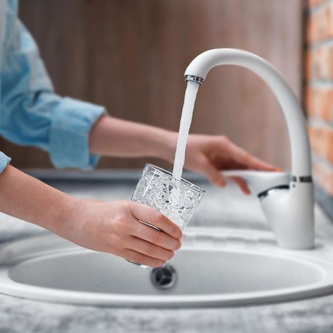 Wasser aus dem Hahn ist gesünder als Mineralwasser aus der Flasche