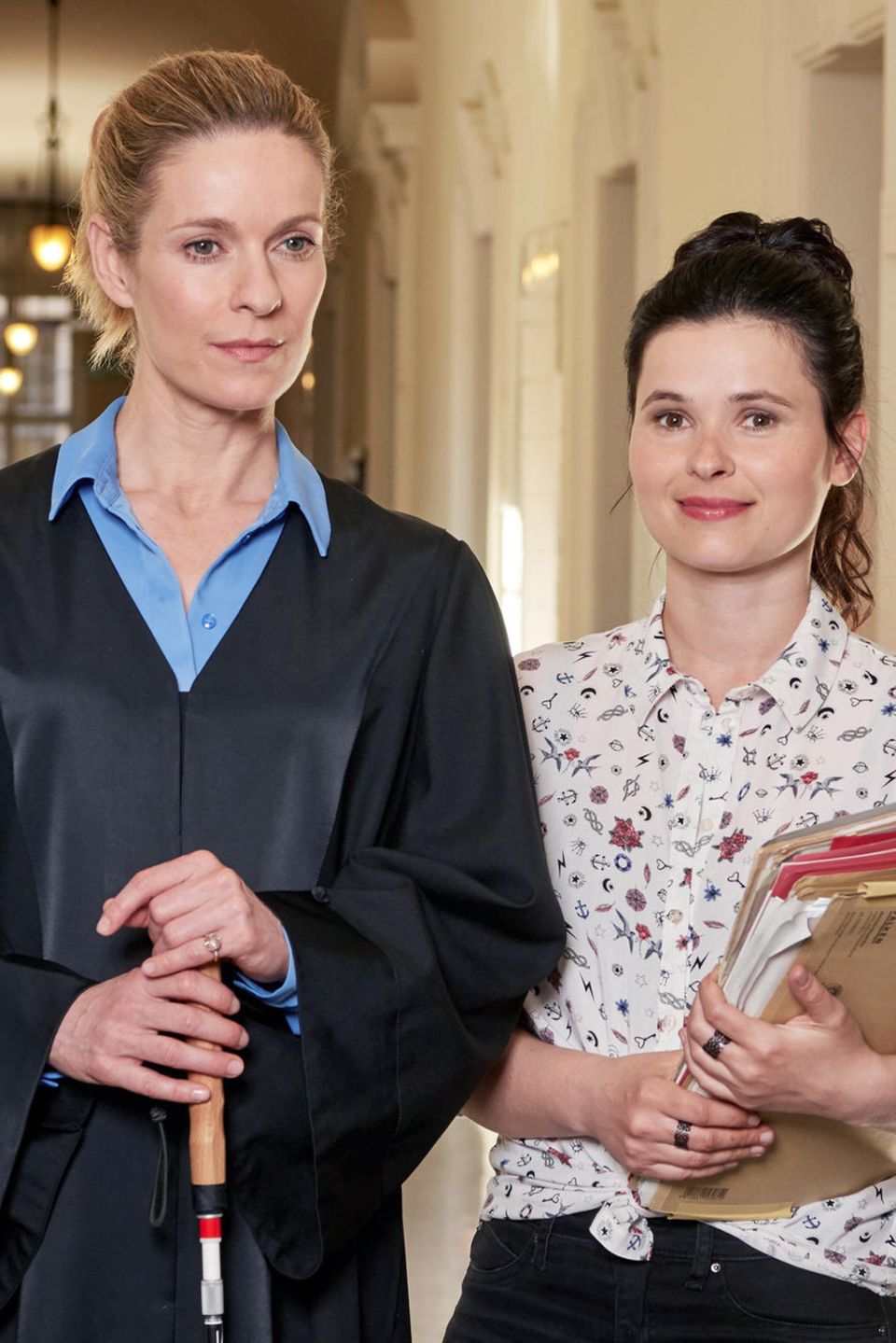 Anwältin Romy Heiland (Lisa Martinek (†)) und Anwaltsassistentin Ada Holländer (Anna Fischer) Anwältin Romy Heiland (Lisa Martinek (†)) und Anwaltsassistentin Ada Holländer (Anna Fischer)