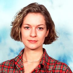 Lisa Wittich wird am 11. Februar 1972 als Tochter eines Architekten in Stuttgart geboren. Schon früh entdeckt sie ihre Leidenschaft für die Schauspielerei. Von 1993-1997 absolviert sie eine Schauspielausbildung Hochschule für Musik und Theater in Hamburg. Am Thalia Theater kann sie erste Bühnenluft schnuppern. 