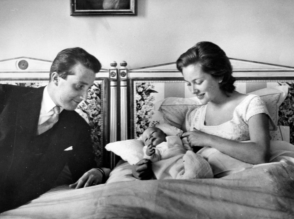 Schon im April 1960 kommt der royale Nachwuchs zur Welt: Der kleine Prinz Philippe wird geboren. Schon im April 1960 kommt der royale Nachwuchs zur Welt: Der kleine Prinz Philippe wird geboren.