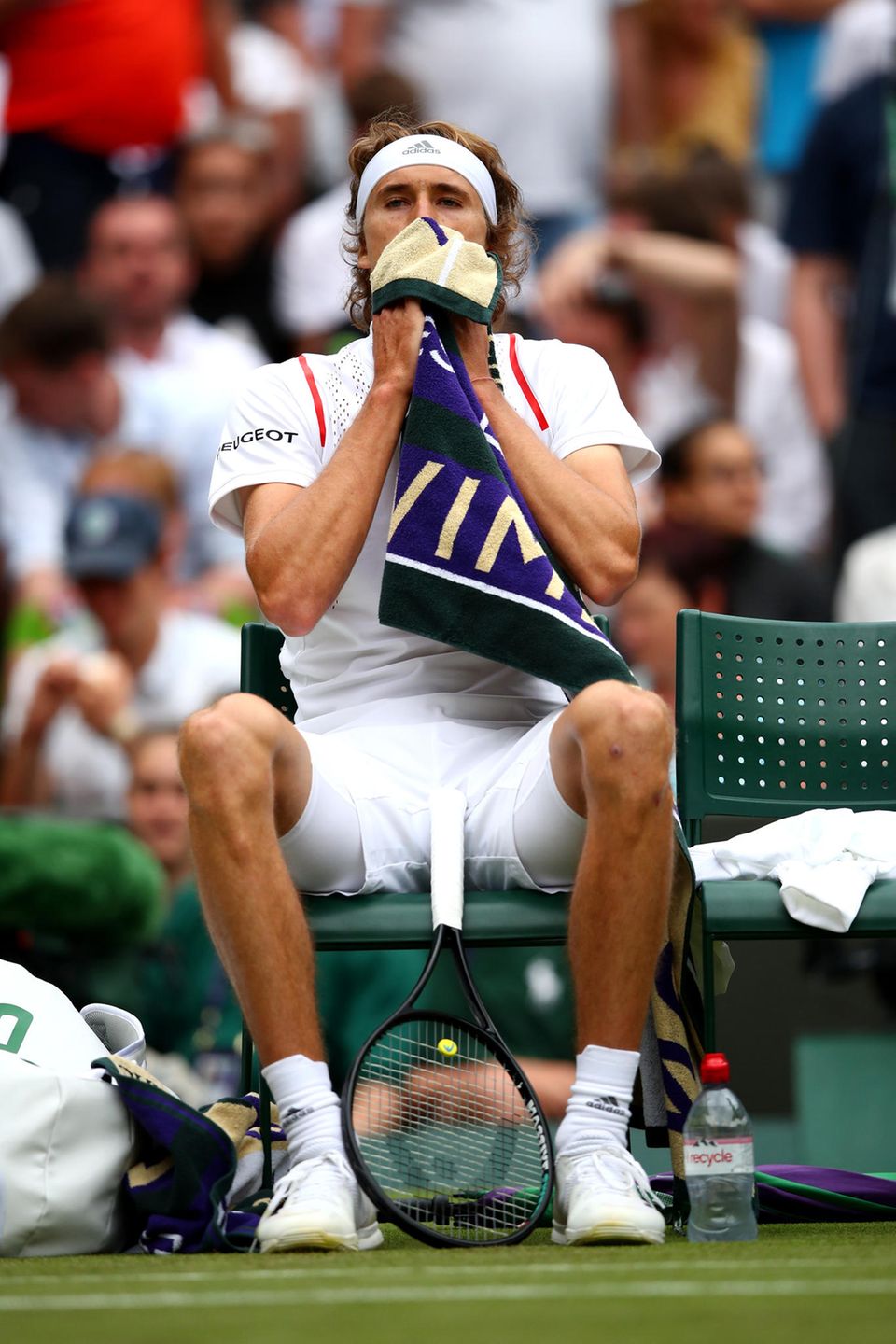 Sichtlich enttäuscht: Alexander Zverev nach seinem überraschenden Erstrunden-Aus in Wimbledon.