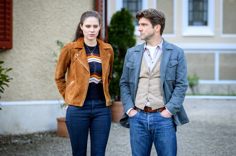 Sturm der Liebe: Sturm der Liebe: Denise (Helen Barke) und Elmar (Jens Nünemann) sprechen sich aus Sturm der Liebe: Elmar (Jens Nünemann) und Denise (Helen Barke)