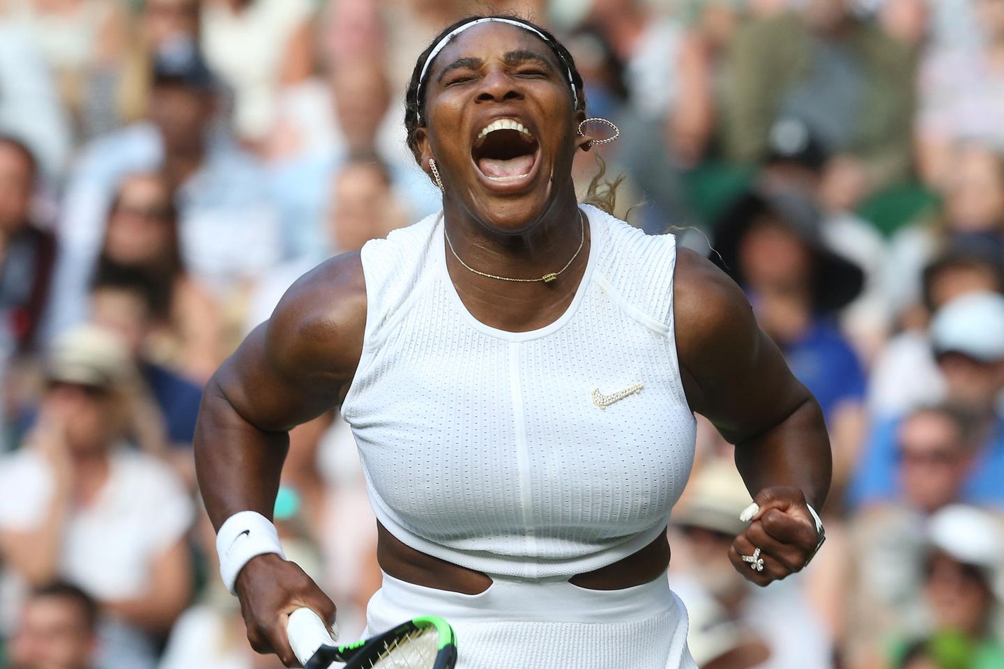 Tennisspielerin Serena Williams beim Auftaktmatch gegen die Italienerin Giulia Gatto-Monticonein in Wimbledon.