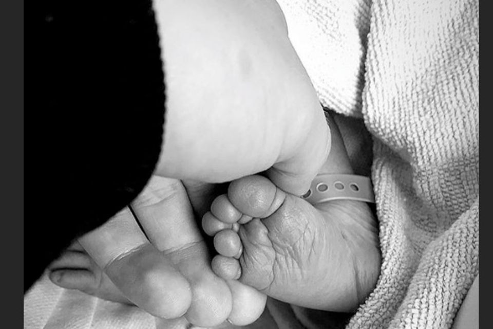 Felix van Deventer: Felix van Deventer zeigt Baby Noahs Fuß auf Instagram Felix van Deventer zeigt Baby Noahs Fuß auf Instagram