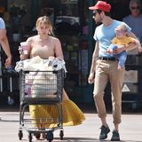 Familienausflug in den Supermarkt: Mit ihrem Partner Matthew Koma und der gemeinsamen Tochter Banks geht es für Hilary Duff in Los Angeles zum Einkaufen. 