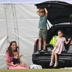 Herzogin Catherine mit Prinz Louis, Prinz George und Prinzessin Charlotte
