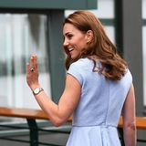 Finale in Wimbledon: Herzogin Catherine besucht am Sonntag, den 14. Juli, das Herren-Finale des Tennis-Turniers und trägt zu diesem Anlass ein sommerliches, hellblaues Kleid ...