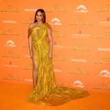 Beyoncé zeigt sich als Göttin in gold auf dem orangefarbenen Teppich. Ihr Kleid ist eine Sonderanfertigung von Cong Tri.