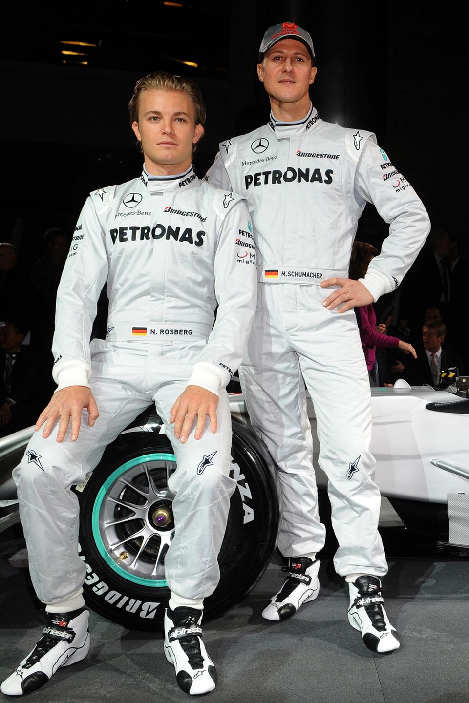 Nico Rosberg (l.) und Michael Schumacher (r.)