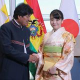 15. Juli 2019  Prinzessin Mako wird vom bolivianischen Präsidenten Evo Morales begrüßt.