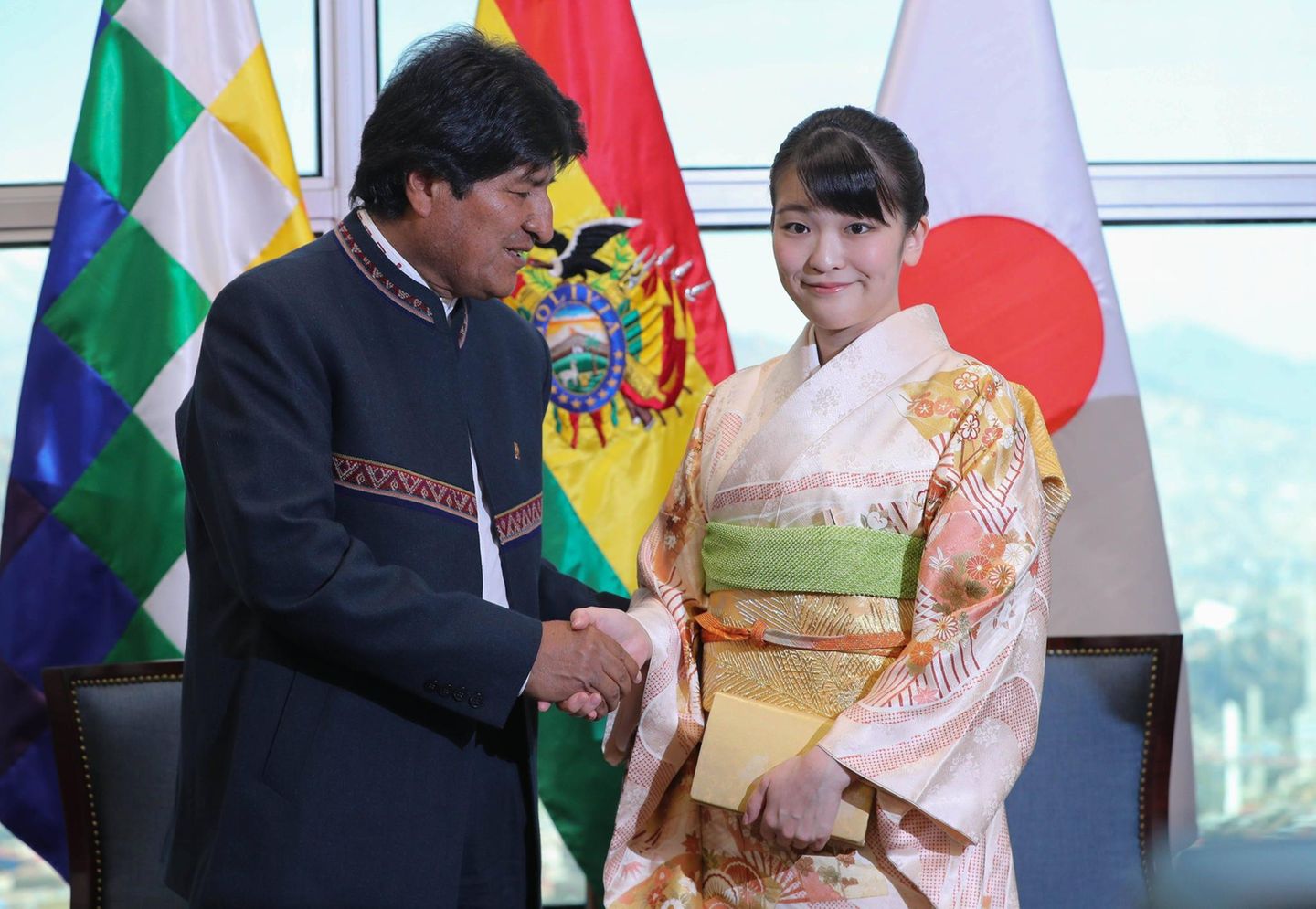 15. Juli 2019  Prinzessin Mako wird vom bolivianischen Präsidenten Evo Morales begrüßt.