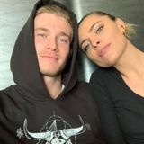 22. März 2019   "Besser zu zweit", postet Fußballer Loris Karius zu seinem Selfie mit Freundin Sophia Thomalla.