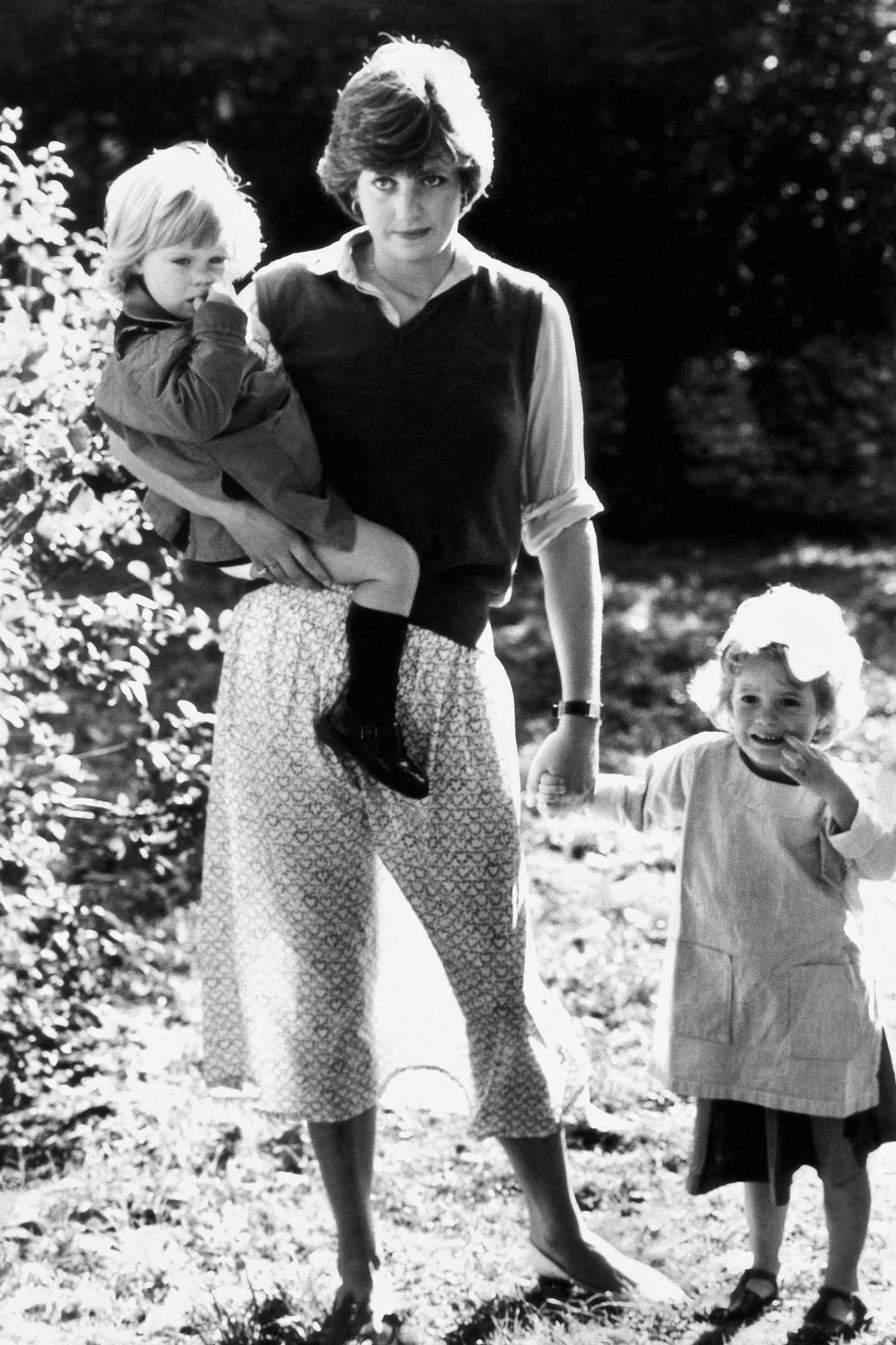 Prinzessin Diana mit Kindergartenkindern