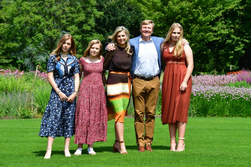 Royal-News: Die niederländischen Royals (v.l.n.r.): Prinzessin Alexia, Prinzessin Ariana, Königin Máxima, König Willem-Alexander, Prinzessin Catharina-Amalia Die niederländischen Royals (v.l.n.r.): Prinzessin Alexia, Prinzessin Ariana, Königin Máxima, König Willem-Alexander, Prinzessin Catharina-Amalia