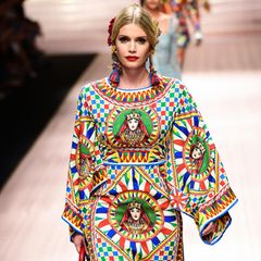 Schon für die Herbst/Winterkollektion 2017 ging Kitty zusammen mit Prinzessin Olympia von Griechenland und Lady Amelia Windsor für Dolce & Gabbana über den Laufsteg. Seitdem sieht man die Royal immer wieder in der ausgefallenen Kleidung des Labels – und in Zukunft wahrscheinlich noch häufiger. 