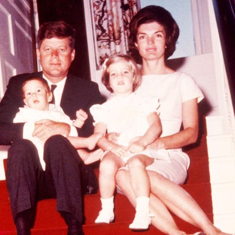 John F. Kennedy (†) und Jacqueline Kennedy (†) mit ihren Kindern John F. Kennedy jr. (†) und Caroline Kennedy 