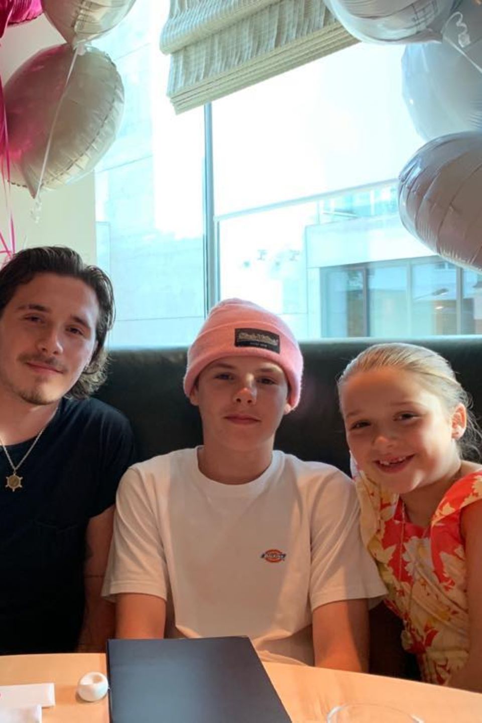 11. Juli 2019 Auf ihre großen Brüder Romeo, Brooklyn und Cruz kann sich Harper immer verlassen. 11. Juli 2019 Auf ihre großen Brüder Romeo, Brooklyn und Cruz kann sich Harper immer verlassen.