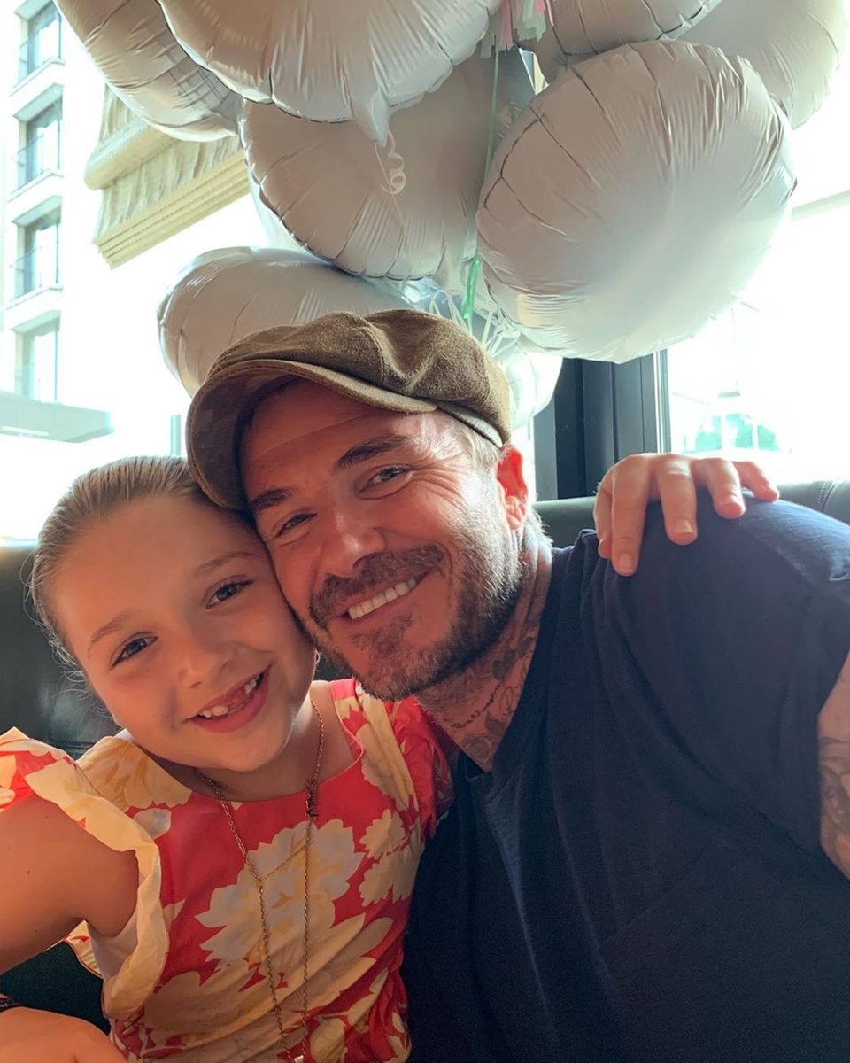 11. Juli 2019 Ihren achten Geburtstag feiert Harper Seven Beckham natürlich mit der gesamten Familie. Papa David Beckham ist besonders stolz auf sein gar nicht mehr so kleines Mädchen. 11. Juli 2019 Ihren achten Geburtstag feiert Harper Seven Beckham natürlich mit der gesamten Familie. Papa David Beckham ist besonders stolz auf sein gar nicht mehr so kleines Mädchen.