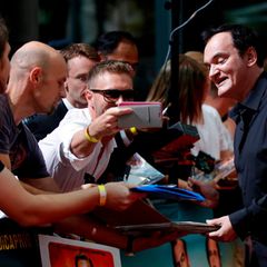 Regisseur Quentin Tarantino genießt das Bad in der Menge.