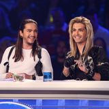 2013  Die vorherigen Jahre ist es in Deutschland still um Tokio Hotel geworden. Doch nun sind Tom und Bill zurück im Fernsehen. Sie sitzen in der Jury von "Deutschland sucht den Superstar" - Bill mit blondem Haar und Tom mit gefilzten Spitzen.