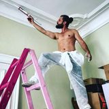 1. August 2019  Fleißiger Handwerker: Manuel Cortez nimmt die Renovierung seiner Wohnung in Angriff und hält seine Fans auf Instagram auf dem Laufenden. 