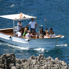 Am Tag nach dem Jawort lassen Heidi und Tom die rauschende Party am Vorabend relaxt angehen. Mit dem Boot fahren sie und ihre Gäste zum Edel-Restaurant "La Fontelina".