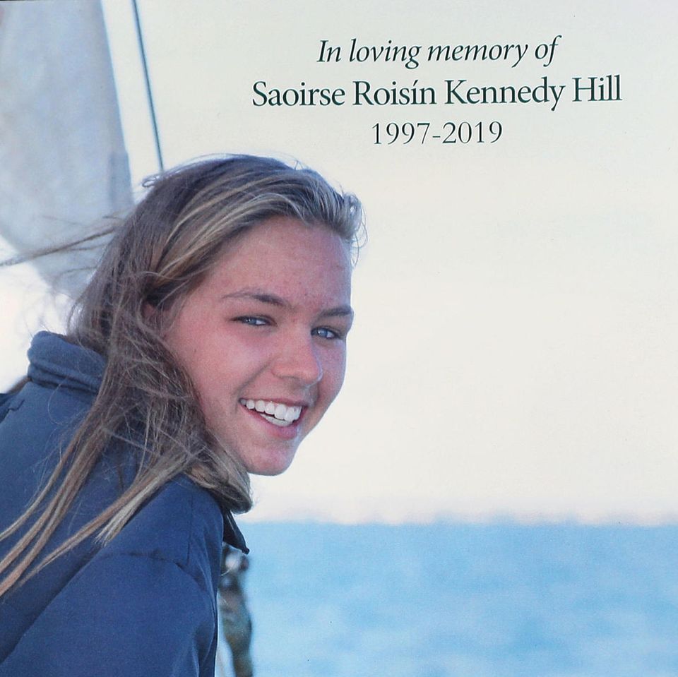 Dieses Gedenkblatt erinnert an Saoirse Kennedy Hill.