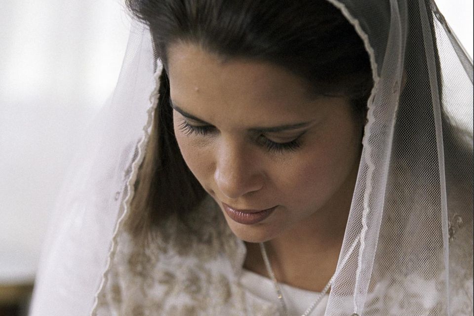 Prinzessin Haya + Scheich Mohammed: Prinzessin Haya bint-Al Hussein am Tag ihrer Hochzeit. Prinzessin Haya bint-Al Hussein am Tag ihrer Hochzeit.
