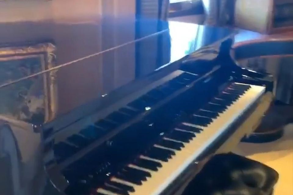 Ob Tom seiner Heidi auf dem Klavier eine romantische Ballade spielt?