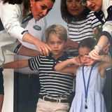 8. August 2019  Während der Siegerehrung der King's Cup Regatta scheinen sich Prinz George und Prinzessin Charlotte nicht sonderlich zu amüsieren.