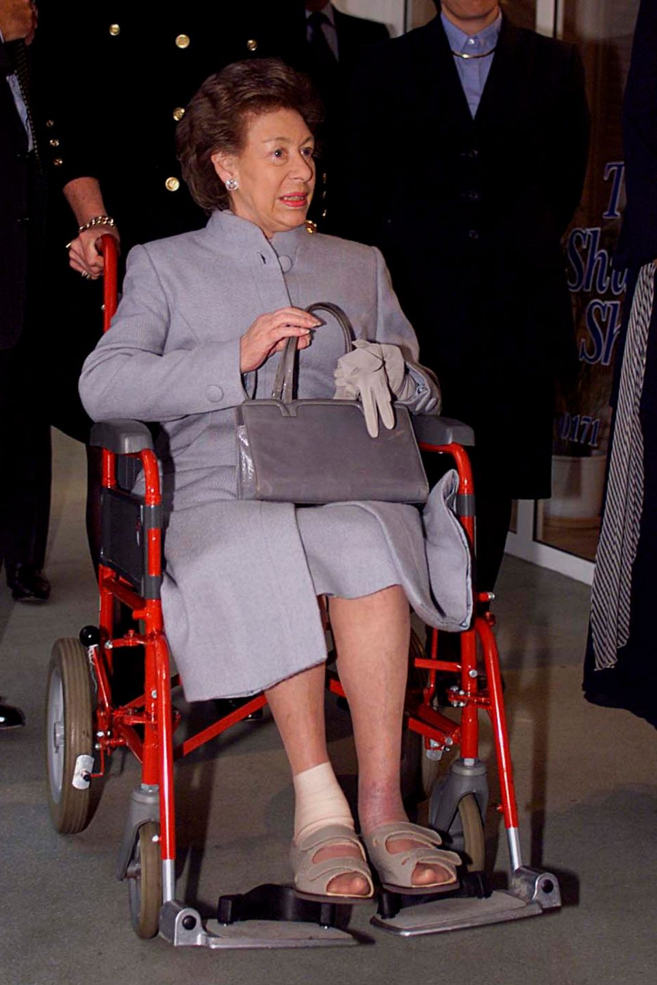 Принцесса Маргарет в инвалидном кресле