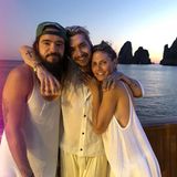Oft mit dabei ist auch Toms Zwillingsbruder Bill Kaulitz. Der Tokio-Hotel-Sänger hat Tom und Heidi getraut.