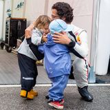 17. August 2019  Nach dem Training schließt Prinz Carl Philip seine Jungs liebevoll in die Arme.    